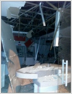 A agência do Bradesco teve toda a estrutura destruída com a explosão