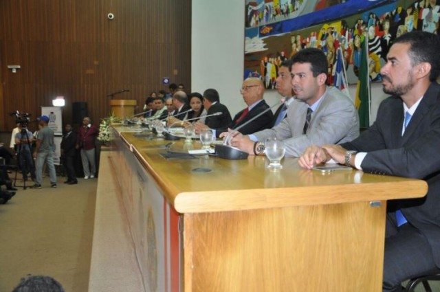 Gil Cutrim apresentou documento durante audiência pública na Assembleia Legislativa