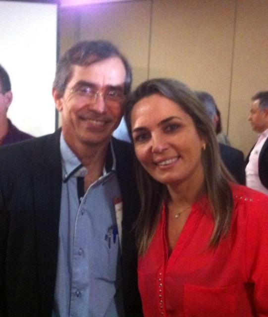 Simone e o secretario de saúde Marcos Pacheco