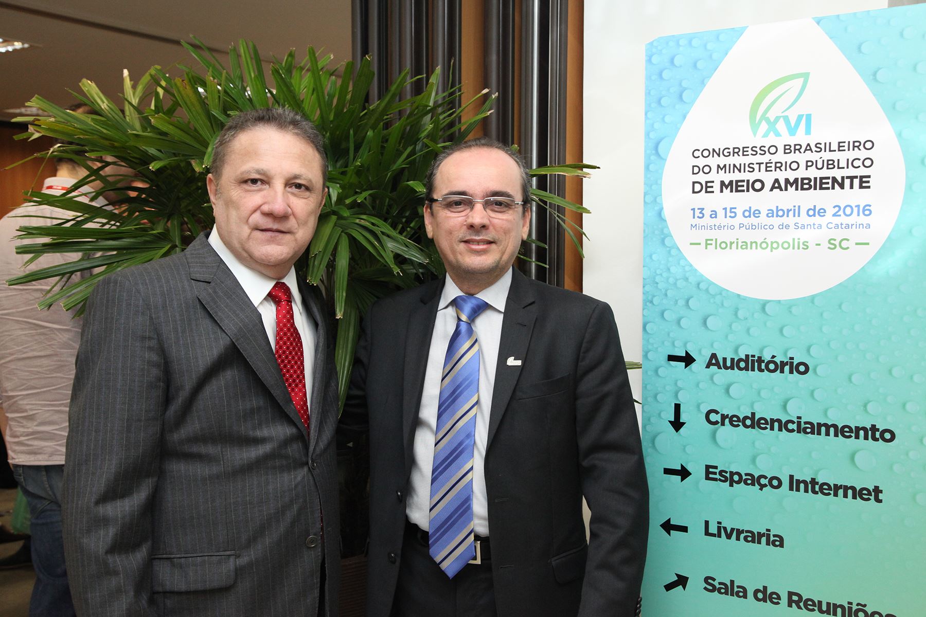 Des. Cleones Cunha e o promotor Fernando Barreto, presidente da ABRAMPA