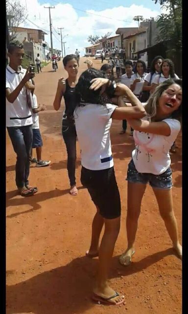 Alunas Brigam Por Namorado Na Porta Da Escola No Maranhão Veja O Vídeo
