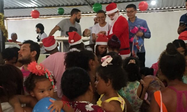 Com Papai Noel, presentes e brincadeiras, Porto São Luís festeja o Natal  com crianças do Cajueiro | Luís Cardoso – Bastidores da Notícia