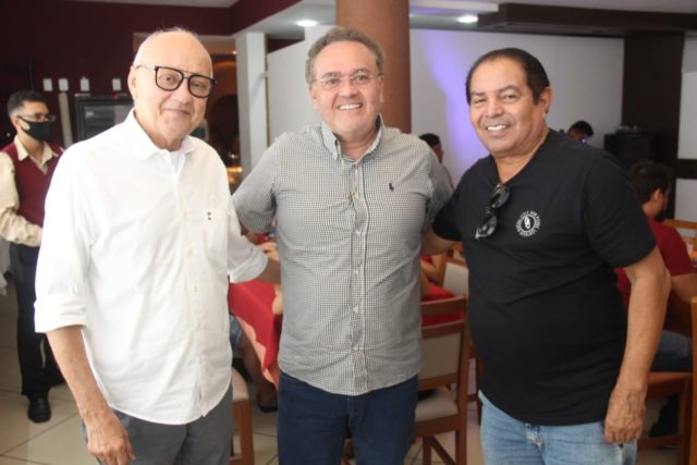 Promotor Almir Coelho, senador Roberto Rocha e Luís Cardoso 